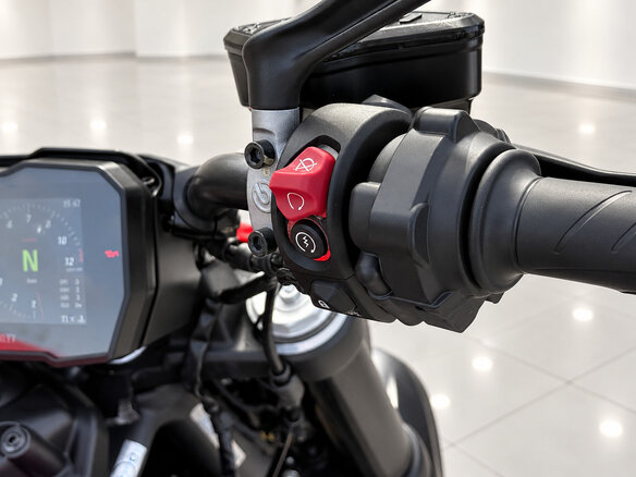 2023 Ducati Diavel V4, красный, 2543676 рублей - вид 14