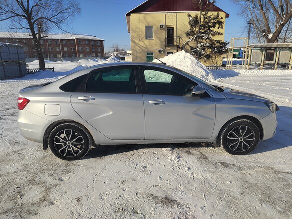 2022 Lada (ВАЗ) Vesta I, серебристый, 930000 рублей - вид 2
