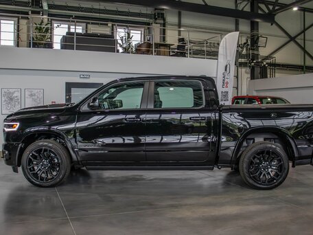 2026 Ram 1500 Crew Cab V Рестайлинг, чёрный, 9650000 рублей, вид 4