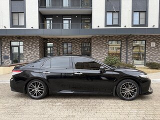 2019 Toyota Camry VIII (XV70), чёрный, 3050000 рублей, вид 4