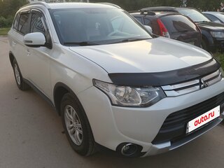 2014 Mitsubishi Outlander III Рестайлинг, белый, 1550000 рублей, вид 2