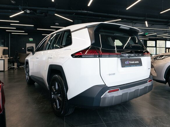 2026 Toyota RAV4 VI (XA60), белый, 4300000 рублей - вид 7