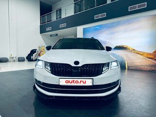 2017 Skoda Octavia III (A7) Рестайлинг, белый, 2400000 рублей, вид 2