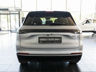 2026 Geely EX5 Гибрид EM-R, белый, 3829990 рублей, вид 5