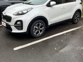 2021 Kia Sportage IV Рестайлинг, белый, 2600000 рублей, вид 1