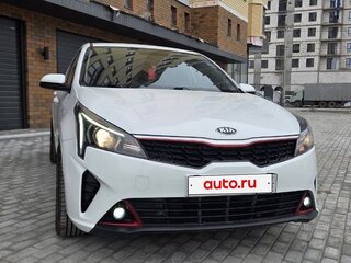 2021 Kia Rio IV Рестайлинг, белый, 1790000 рублей, вид 2