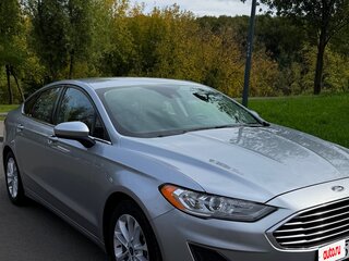 2020 Ford Fusion (North America) II Рестайлинг, серебристый, 1650000 рублей, вид 2