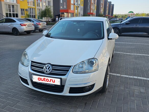 2009 Volkswagen Jetta V, белый, 750000 рублей