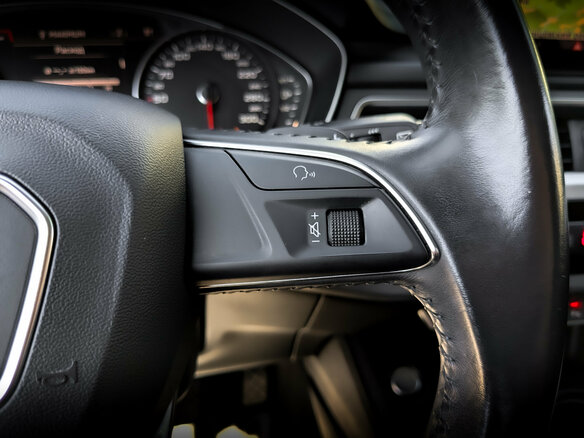 2018 Audi A4 V (B9), синий, 1530000 рублей - вид 25