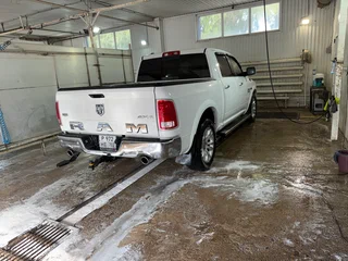2017 Ram 1500 Quad Cab IV (DS/DJ), белый, 3900000 рублей, вид 3