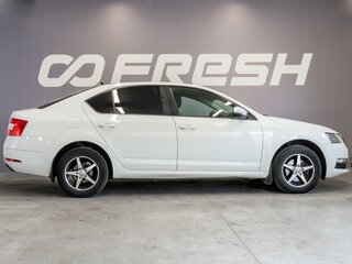 2018 Skoda Octavia III (A7) Рестайлинг, белый, 1540000 рублей, вид 5