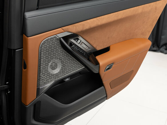 2026 BMW 7 серии 740 xDrive VII (G70) Рестайлинг, чёрный, 26290000 рублей - вид 27