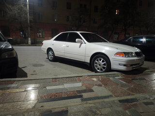 1999 Toyota Mark II VIII (X100), белый, 600000 рублей, вид 1