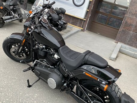 2021 Harley-Davidson Fat Bob, чёрный, 2600000 рублей, вид 3