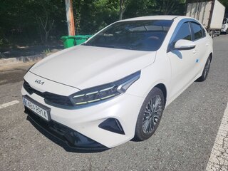 2023 Kia K3 II Рестайлинг, белый, 1400000 рублей, вид 1