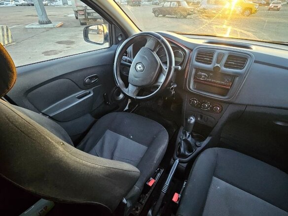 2017 Renault Logan II, белый, 480000 рублей - вид 5