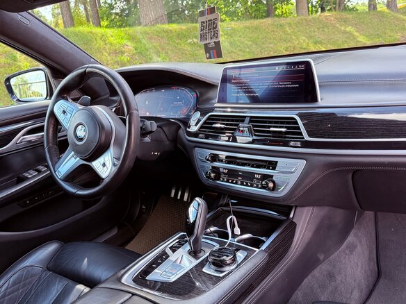 2020 BMW 7 серии Long 740Li VI (G11/G12) Рестайлинг, серый, 4450000 рублей - вид 4