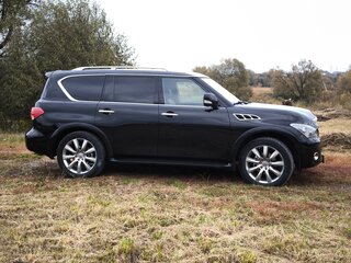 2012 Infiniti QX56 II, чёрный, 2000000 рублей, вид 4