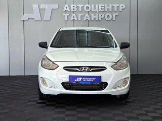 2013 Hyundai Solaris I, белый, 665000 рублей, вид 4