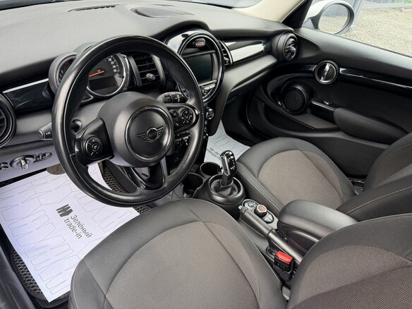 2018 Mini Hatch Cooper III (F55/F56) Рестайлинг, чёрный, 1750000 рублей - вид 7