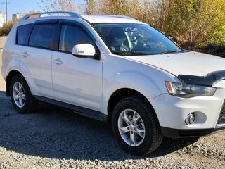 2010 Mitsubishi Outlander II Рестайлинг, белый, 1500000 рублей, вид 4