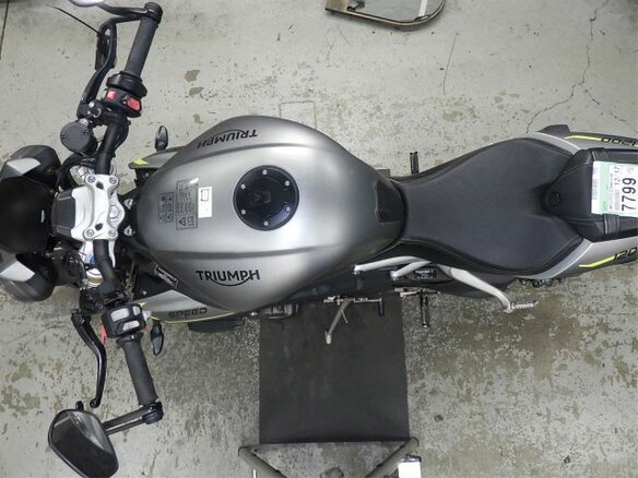 2022 Triumph Speed Triple, серый, 1270000 рублей - вид 11