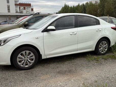 2018 Kia Rio IV, белый, 890000 рублей, вид 4