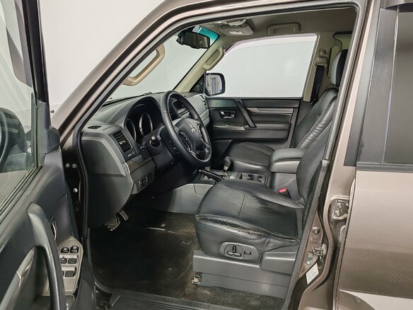 2014 Mitsubishi Pajero IV Рестайлинг 1, коричневый, 1900000 рублей - вид 15