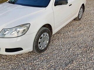 2012 Skoda Octavia II (A5) Рестайлинг, белый, 620000 рублей, вид 1