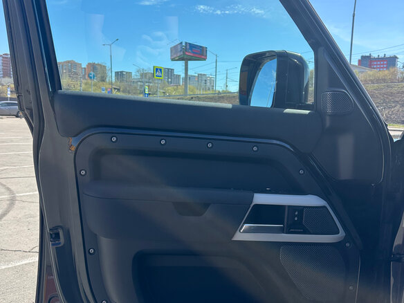 2021 Land Rover Defender 110 II, чёрный, 6300000 рублей - вид 29