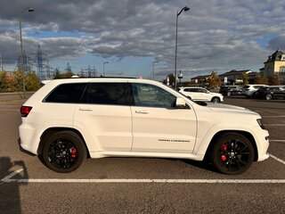 2013 Jeep Grand Cherokee SRT IV (WK2) Рестайлинг, белый, 3640000 рублей, вид 4
