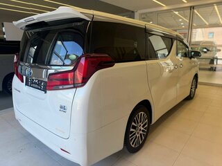 2018 Toyota Alphard III Рестайлинг, белый, 2998000 рублей, вид 4