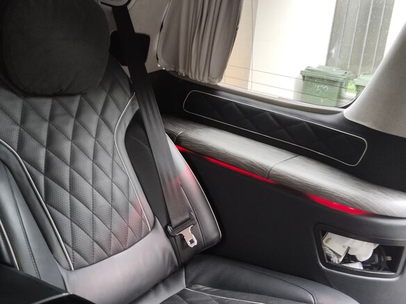 2012 Toyota Sequoia II, чёрный - вид 23