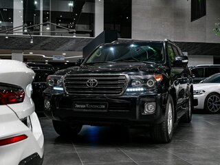 2014 Toyota Land Cruiser 200 Series Рестайлинг 1, чёрный, 5279900 рублей, вид 2
