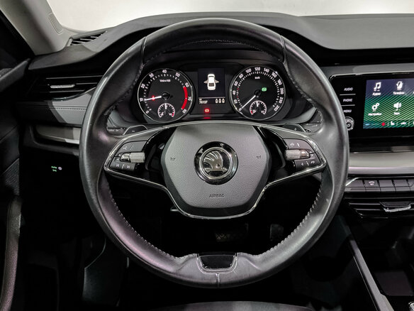 2021 Skoda Octavia IV (A8), белый, 2060000 рублей - вид 21
