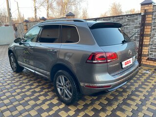 2017 Volkswagen Touareg II Рестайлинг, серый, 4000000 рублей, вид 5