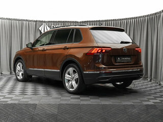 2021 Volkswagen Tiguan II Рестайлинг, коричневый, 2860000 рублей, вид 4
