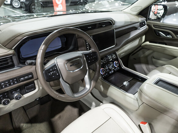 2022 GMC Yukon V, чёрный, 7050103 рублей - вид 13