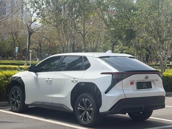 2023 Toyota bZ4X I, белый - вид 3