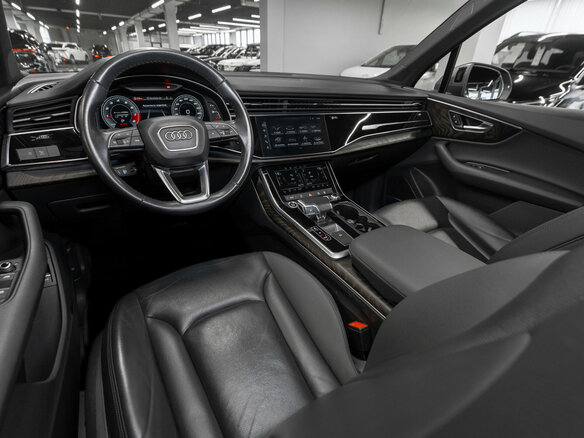 2021 Audi Q7 45 TFSI II (4M) Рестайлинг, серый, 5000000 рублей - вид 6