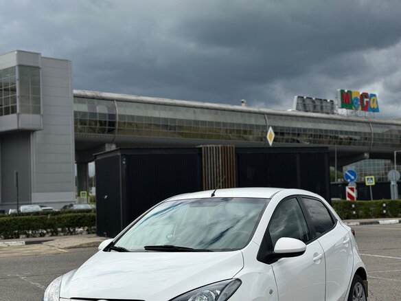 2011 Mazda 2 II Рестайлинг (DE2), белый