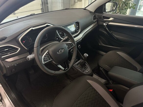 2026 Lada (ВАЗ) Vesta SW I Рестайлинг (NG), серебристый - вид 5
