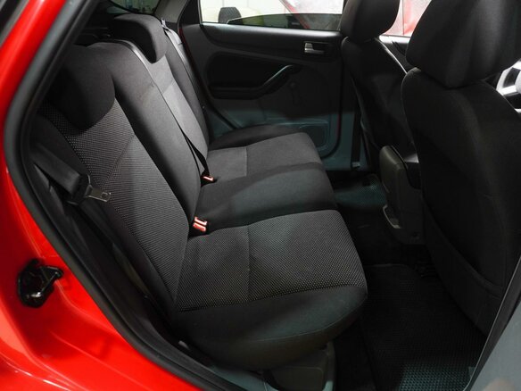 2010 Ford Focus II Рестайлинг, красный - вид 6