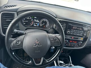 2019 Mitsubishi Outlander III Рестайлинг 3, белый, 2350000 рублей, вид 4