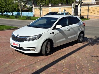 2015 Kia Rio III Рестайлинг, белый, 1120000 рублей, вид 3