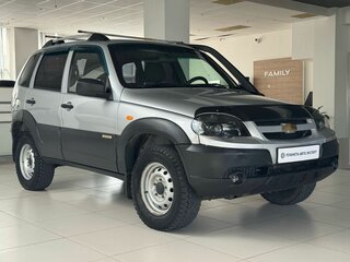 2017 Chevrolet Niva I Рестайлинг, серебристый, 505000 рублей, вид 3