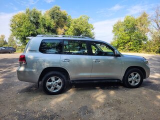2011 Toyota Land Cruiser 200 Series, серый, 3750000 рублей, вид 4