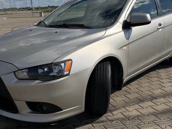 2012 Mitsubishi Lancer X Рестайлинг, серебристый, 850000 рублей - вид 1