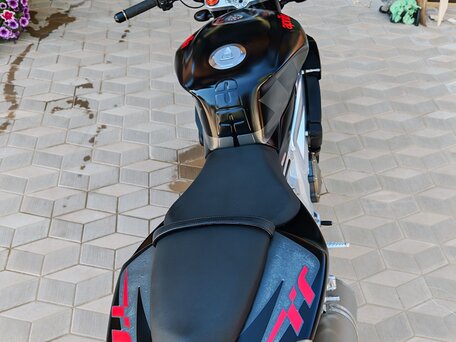 2007 Aprilia Tuono 1000, чёрный, 600000 рублей, вид 5