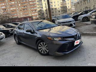 2017 Toyota Camry US Market VIII (XV70), серый, 1850000 рублей, вид 1